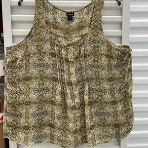 Torrid size 3(24-26) tulip back crop top